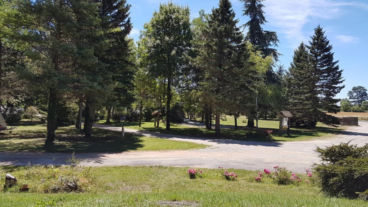 Camping Au Tour De L'Aveyron LʼHospitalet-du-Larzac Zewnętrze zdjęcie
